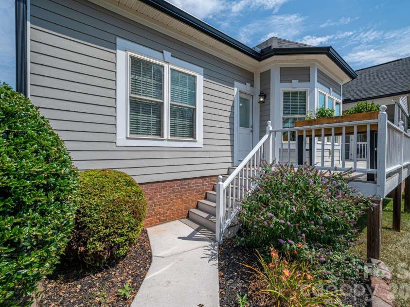 3020 Ridge Court, Lincolnton, NC 28092.  MLS# CAR4398581, YatesRealty ID 21989. 