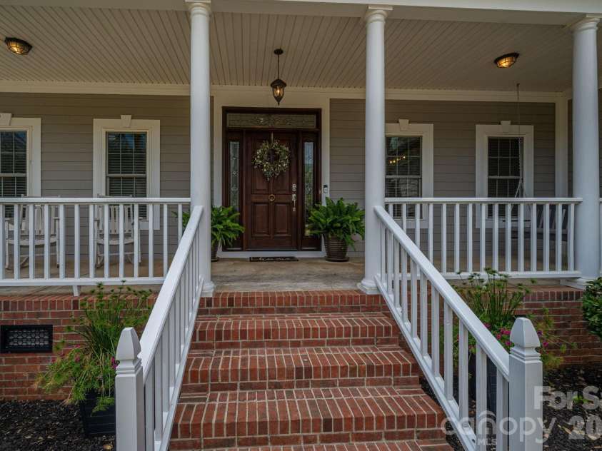3020 Ridge Court, Lincolnton, NC 28092.  MLS# CAR4398581, YatesRealty ID 21989. 