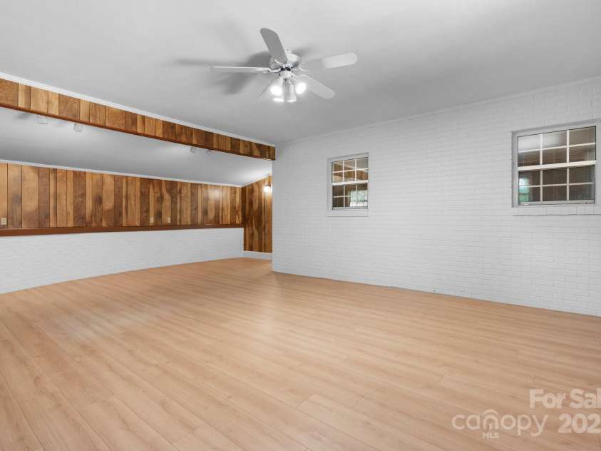 75 Laurelwood Drive, Marion, NC 28752.  MLS# CAR4273355, YatesRealty ID 21989. 