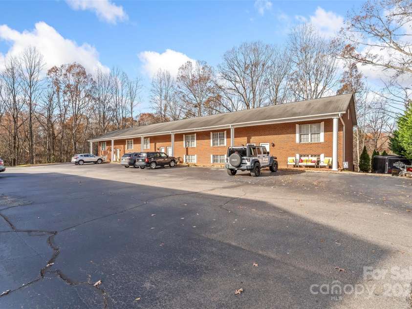 75 Laurelwood Drive, Marion, NC 28752.  MLS# CAR4323114, YatesRealty ID 21989. 