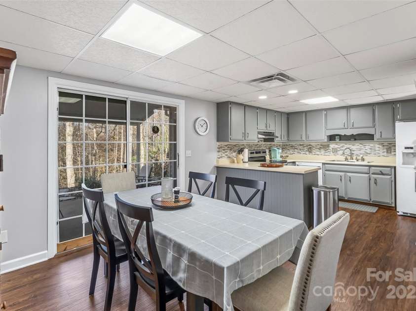 75 Laurelwood Drive, Marion, NC 28752.  MLS# CAR4323114, YatesRealty ID 21989. 