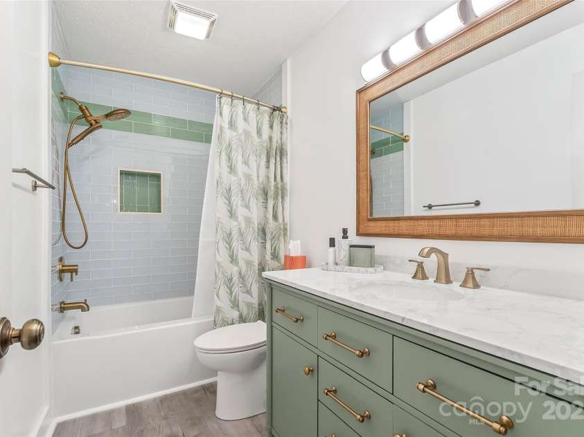 75 Laurelwood Drive, Marion, NC 28752.  MLS# CAR4323114, YatesRealty ID 21989. 