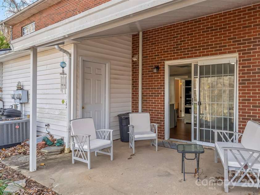 75 Laurelwood Drive, Marion, NC 28752.  MLS# CAR4323114, YatesRealty ID 21989. 