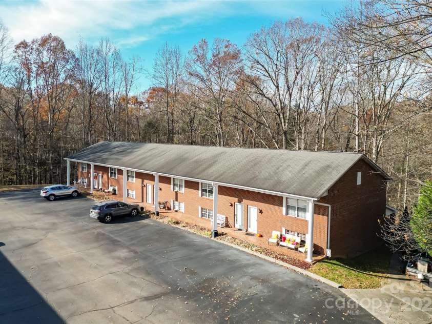 75 Laurelwood Drive, Marion, NC 28752.  MLS# CAR4323114, YatesRealty ID 21989. 