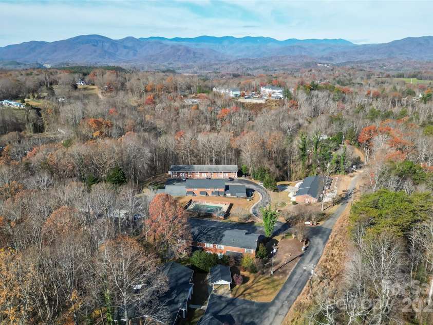 75 Laurelwood Drive, Marion, NC 28752.  MLS# CAR4323114, YatesRealty ID 21989. 