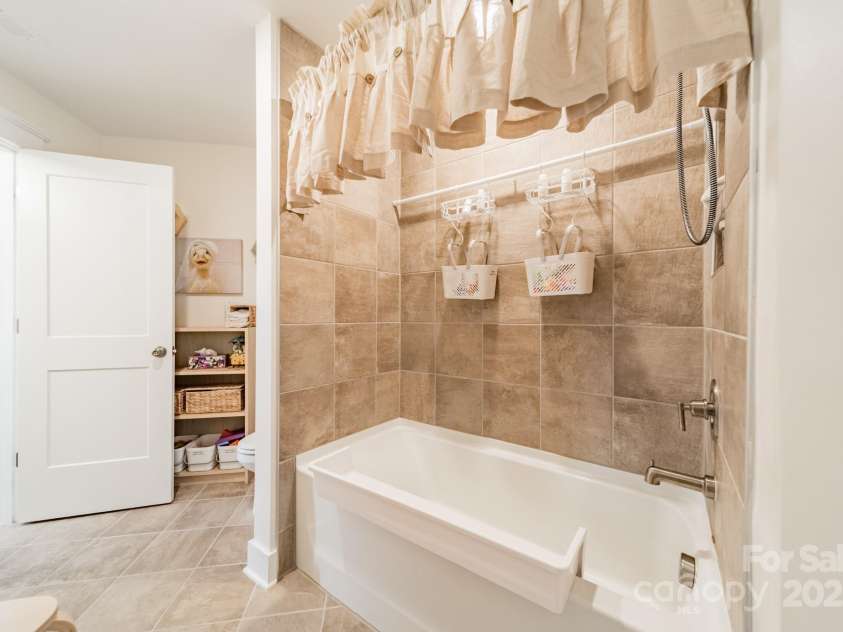 849 Yucatan Drive, Waxhaw, NC 28173.  MLS# CAR4281453, YatesRealty ID 2199. Jack & Jill Bathroom