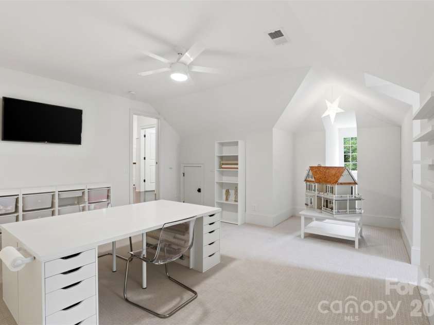 2510 Gleneagles Drive, Gastonia, NC 28056.  MLS# CAR4379386, YatesRealty ID 21990. 