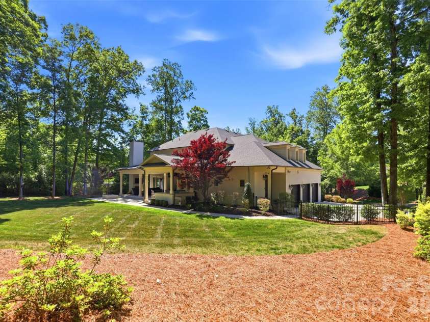 2510 Gleneagles Drive, Gastonia, NC 28056.  MLS# CAR4379386, YatesRealty ID 21990. 