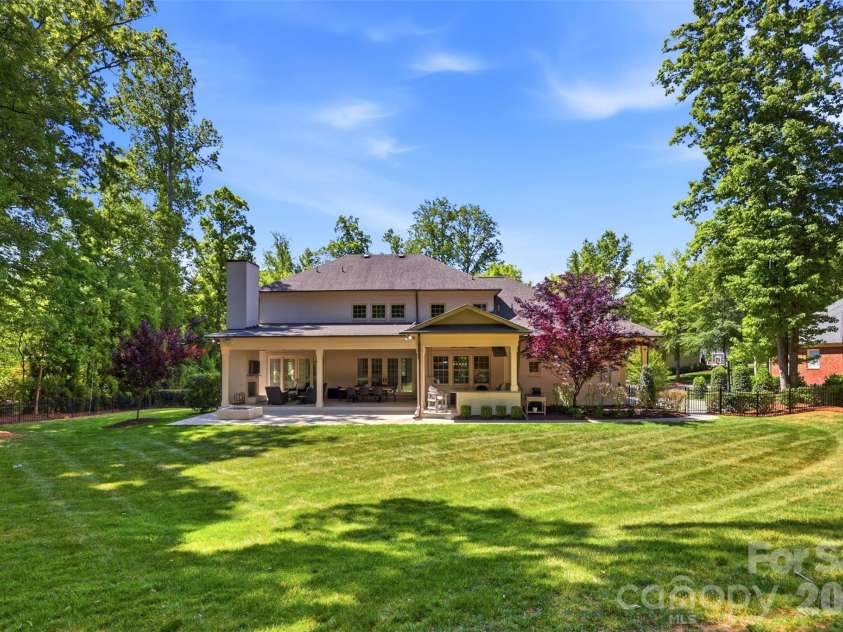 2510 Gleneagles Drive, Gastonia, NC 28056.  MLS# CAR4379386, YatesRealty ID 21990. 