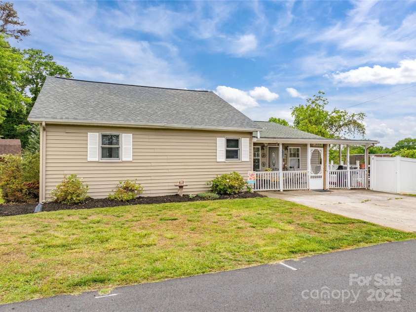 804 Rostan Street, Valdese, NC 28690.  MLS# CAR4253954, YatesRealty ID 21990. 
