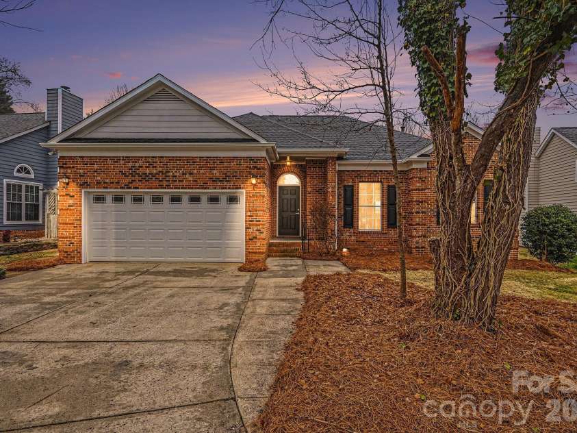 150 Ashford Hollow Lane, Mooresville, NC 28117.  MLS# CAR4336198, YatesRealty ID 21991. 
