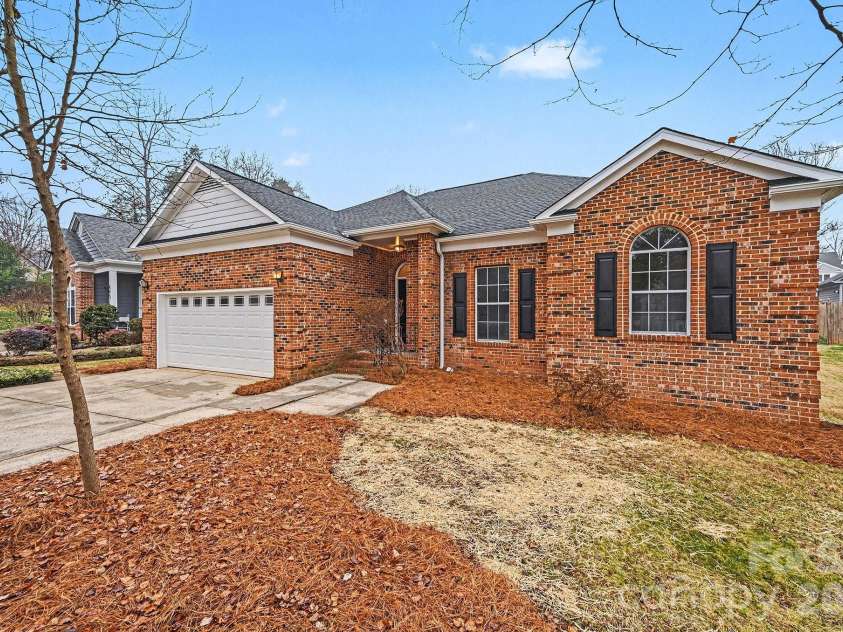 150 Ashford Hollow Lane, Mooresville, NC 28117.  MLS# CAR4336198, YatesRealty ID 21991. 