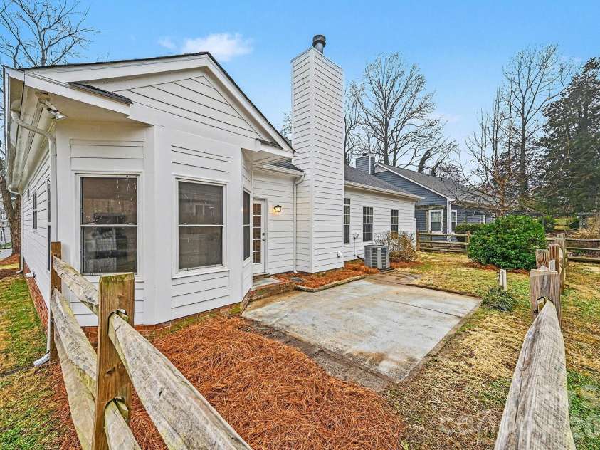 150 Ashford Hollow Lane, Mooresville, NC 28117.  MLS# CAR4336198, YatesRealty ID 21991. 