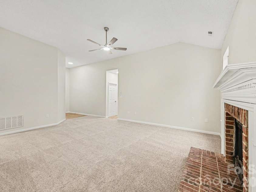 150 Ashford Hollow Lane, Mooresville, NC 28117.  MLS# CAR4336198, YatesRealty ID 21991. 