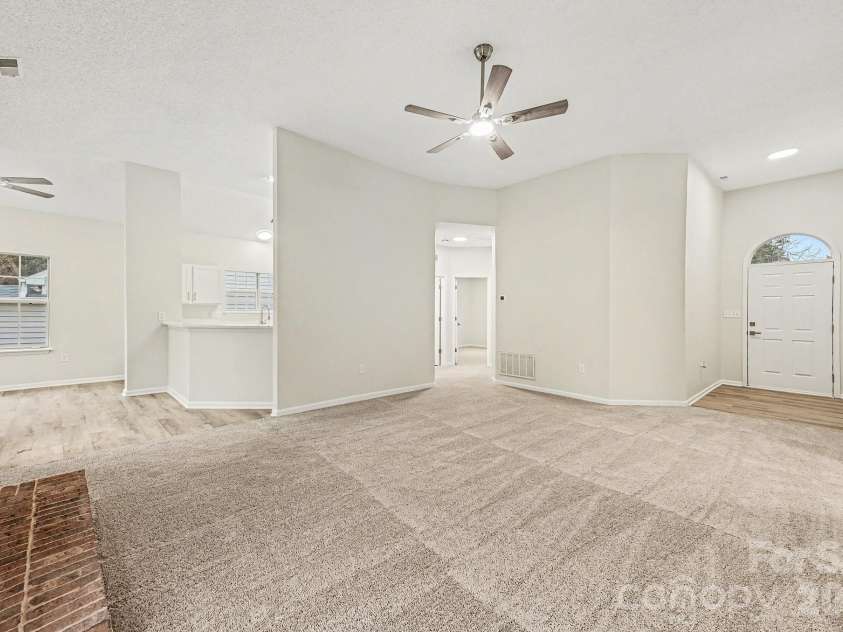 150 Ashford Hollow Lane, Mooresville, NC 28117.  MLS# CAR4336198, YatesRealty ID 21991. 