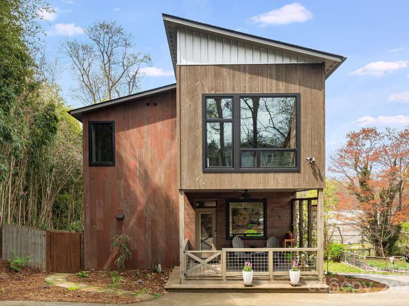 44 Druid Drive, Asheville, NC 28806.  MLS# CAR4241498, YatesRealty ID 21993. 