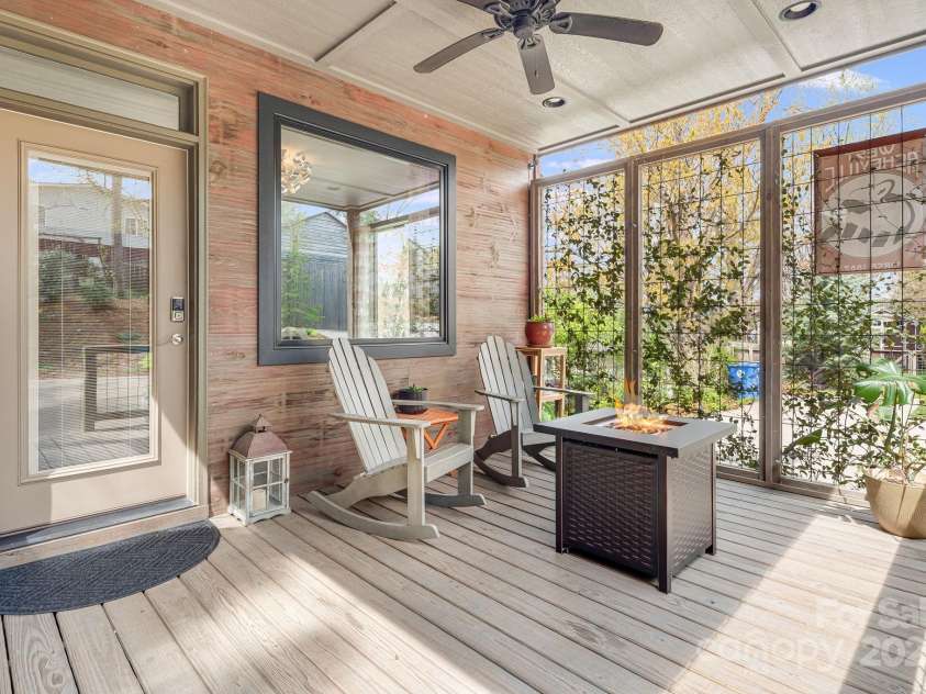 44 Druid Drive, Asheville, NC 28806.  MLS# CAR4241498, YatesRealty ID 21993. 