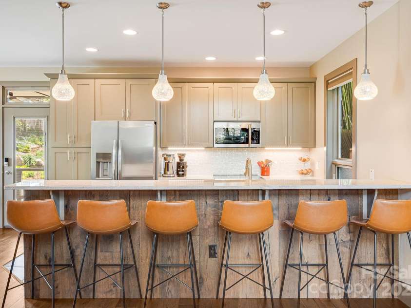 44 Druid Drive, Asheville, NC 28806.  MLS# CAR4241498, YatesRealty ID 21993. 