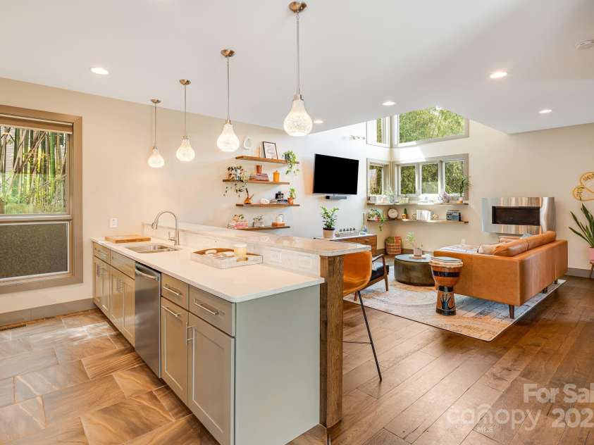 44 Druid Drive, Asheville, NC 28806.  MLS# CAR4241498, YatesRealty ID 21993. 