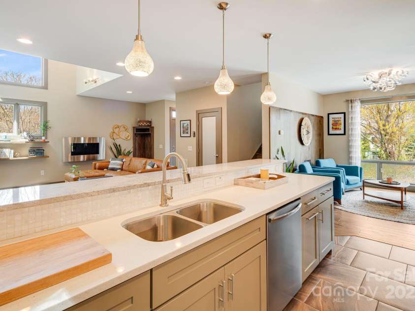 44 Druid Drive, Asheville, NC 28806.  MLS# CAR4241498, YatesRealty ID 21993. 