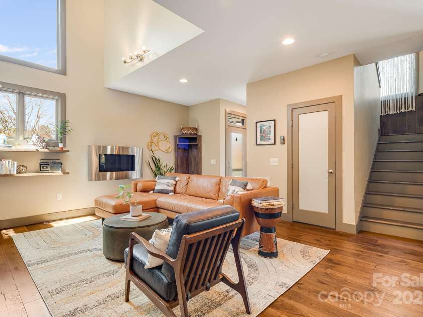 44 Druid Drive, Asheville, NC 28806.  MLS# CAR4241498, YatesRealty ID 21993. 