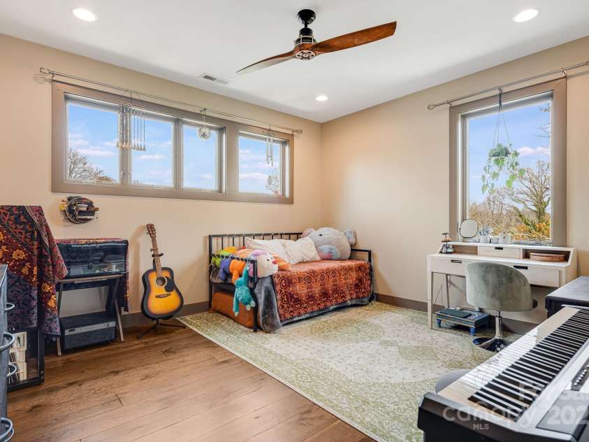 44 Druid Drive, Asheville, NC 28806.  MLS# CAR4241498, YatesRealty ID 21993. 