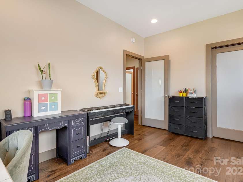 44 Druid Drive, Asheville, NC 28806.  MLS# CAR4241498, YatesRealty ID 21993. 