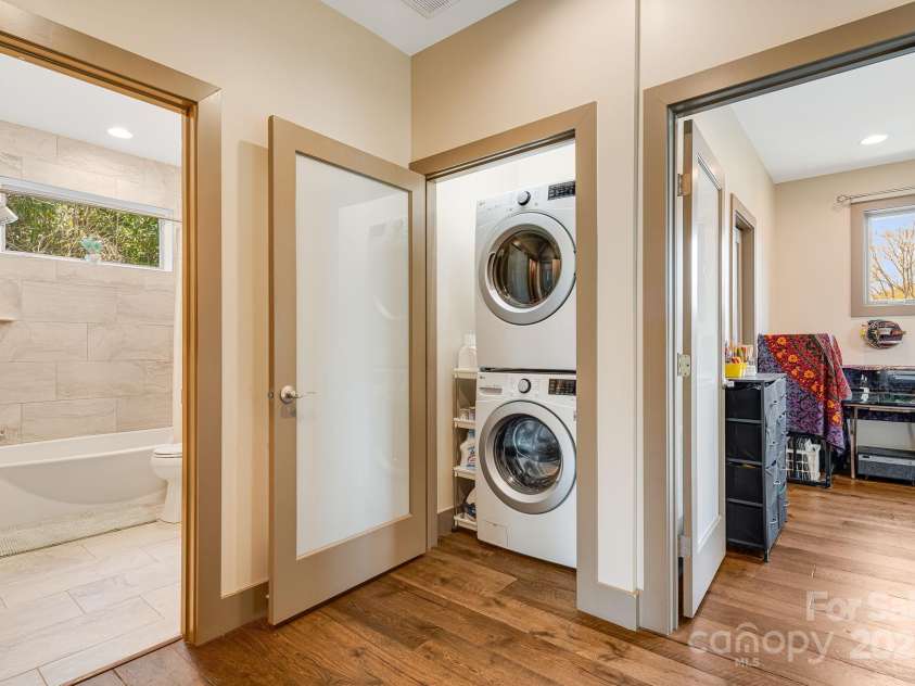 44 Druid Drive, Asheville, NC 28806.  MLS# CAR4241498, YatesRealty ID 21993. 