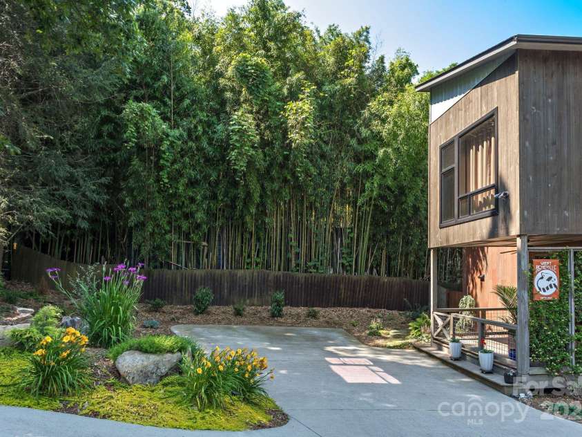 44 Druid Drive, Asheville, NC 28806.  MLS# CAR4241498, YatesRealty ID 21993. 