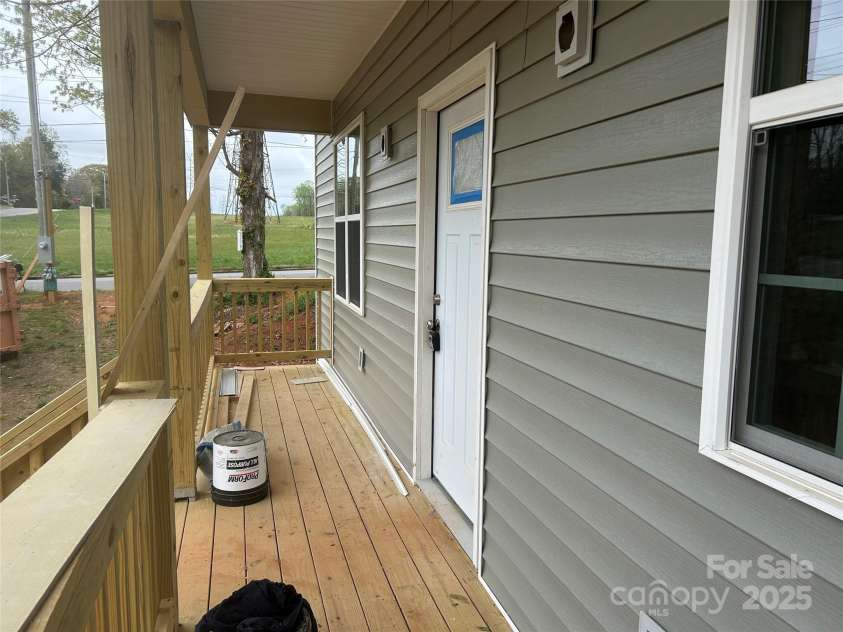 1506 7th Street, Statesville, NC 28677.  MLS# CAR4191847, YatesRealty ID 21994. 