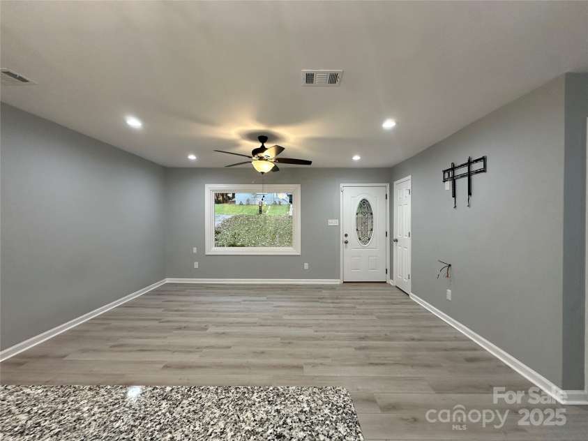 10517 Starwood Drive, Charlotte, NC 28215.  MLS# CAR4316588, YatesRealty ID 21995. 