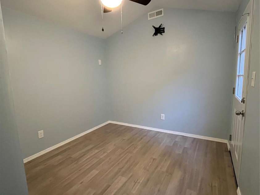 10517 Starwood Drive, Charlotte, NC 28215.  MLS# CAR4316588, YatesRealty ID 21995. 