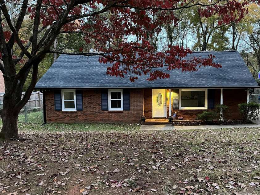10517 Starwood Drive, Charlotte, NC 28215.  MLS# CAR4316588, YatesRealty ID 21995. 