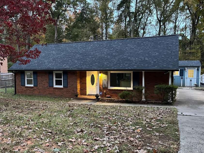 10517 Starwood Drive, Charlotte, NC 28215.  MLS# CAR4316588, YatesRealty ID 21995. 