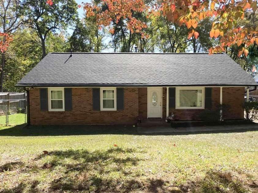 10517 Starwood Drive, Charlotte, NC 28215.  MLS# CAR4316588, YatesRealty ID 21995. 