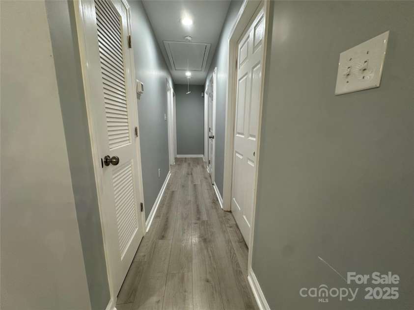 10517 Starwood Drive, Charlotte, NC 28215.  MLS# CAR4316588, YatesRealty ID 21995. 