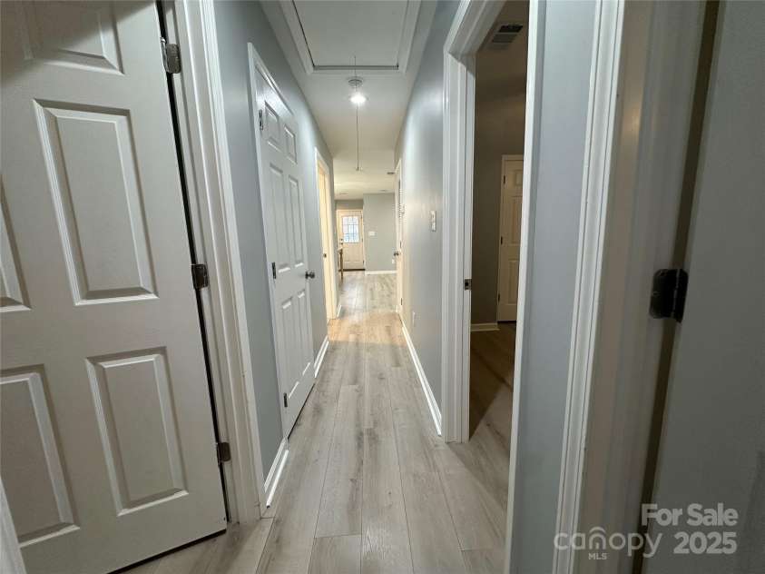 10517 Starwood Drive, Charlotte, NC 28215.  MLS# CAR4316588, YatesRealty ID 21995. 