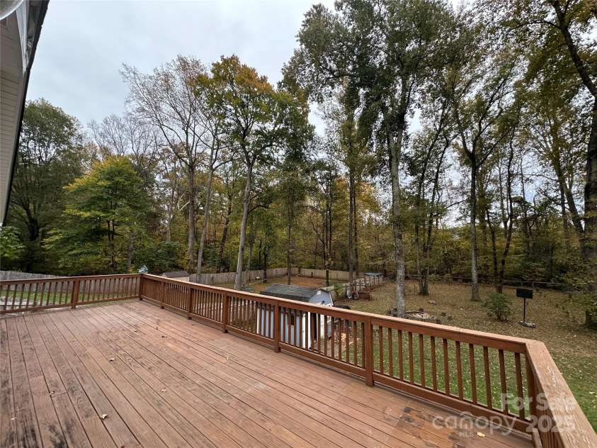 10517 Starwood Drive, Charlotte, NC 28215.  MLS# CAR4316588, YatesRealty ID 21995. 