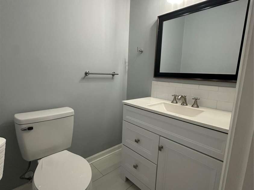 10517 Starwood Drive, Charlotte, NC 28215.  MLS# CAR4316588, YatesRealty ID 21995. Half BathMain Bedroom