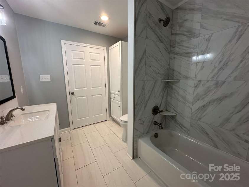 10517 Starwood Drive, Charlotte, NC 28215.  MLS# CAR4316588, YatesRealty ID 21995. Hall Bathroom