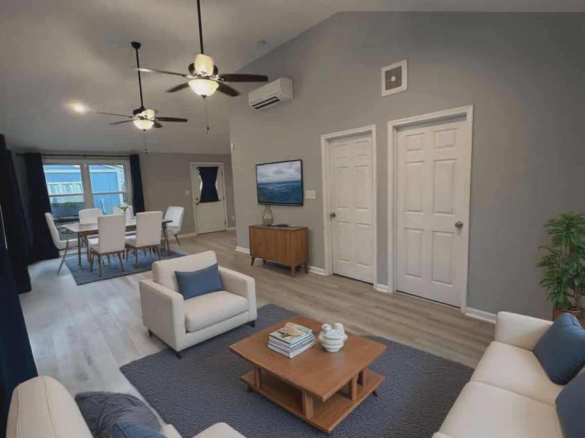 10517 Starwood Drive, Charlotte, NC 28215.  MLS# CAR4316588, YatesRealty ID 21995. Virtually Staged Great Room Area