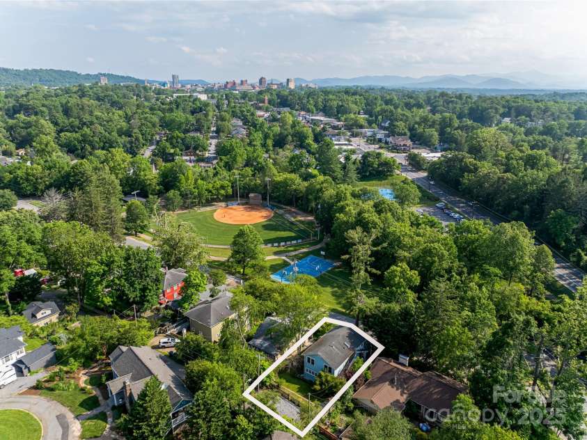 273 Murdock Avenue, Asheville, NC 28804.  MLS# CAR4210574, YatesRealty ID 21995. 