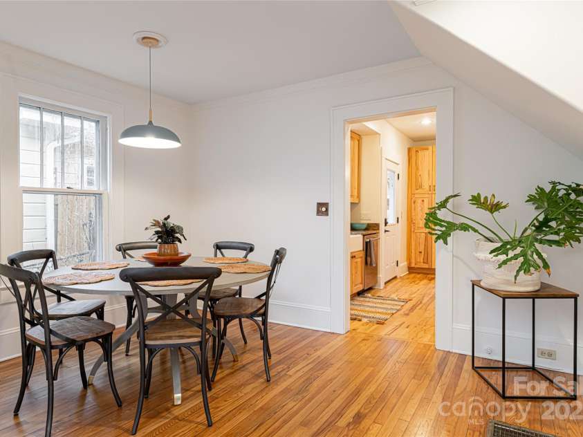 273 Murdock Avenue, Asheville, NC 28804.  MLS# CAR4210574, YatesRealty ID 21995. 