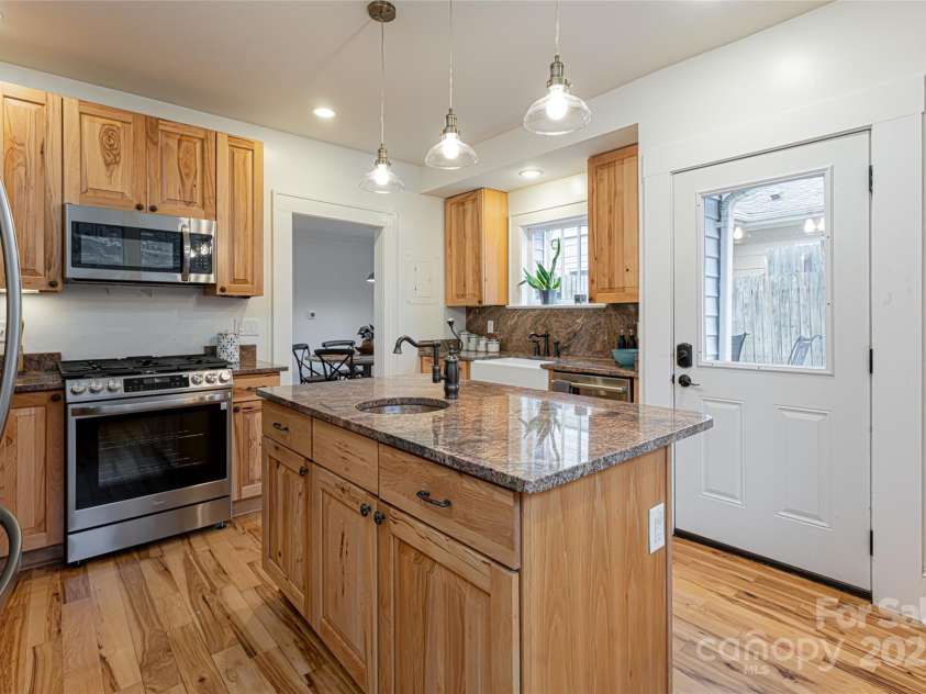 273 Murdock Avenue, Asheville, NC 28804.  MLS# CAR4210574, YatesRealty ID 21995. 