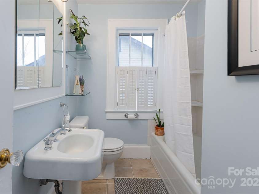 273 Murdock Avenue, Asheville, NC 28804.  MLS# CAR4210574, YatesRealty ID 21995. 