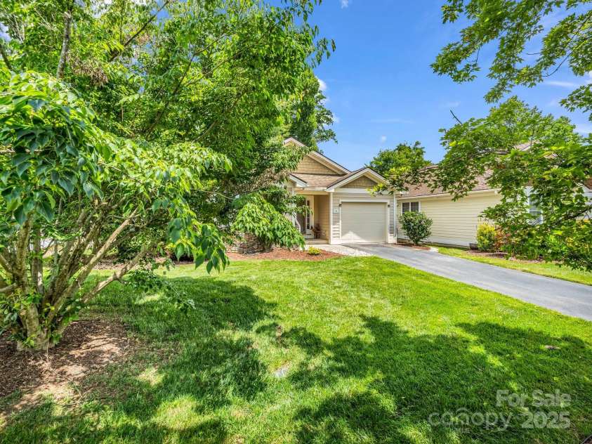 114 Fairway View Drive, Etowah, NC 28729.  MLS# CAR4270045, YatesRealty ID 21996. 114 Fairway View Drive is Waiting on You!