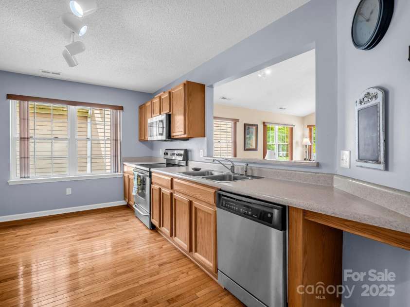114 Fairway View Drive, Etowah, NC 28729.  MLS# CAR4270045, YatesRealty ID 21996. Enjoy cooking in your kitchen!
