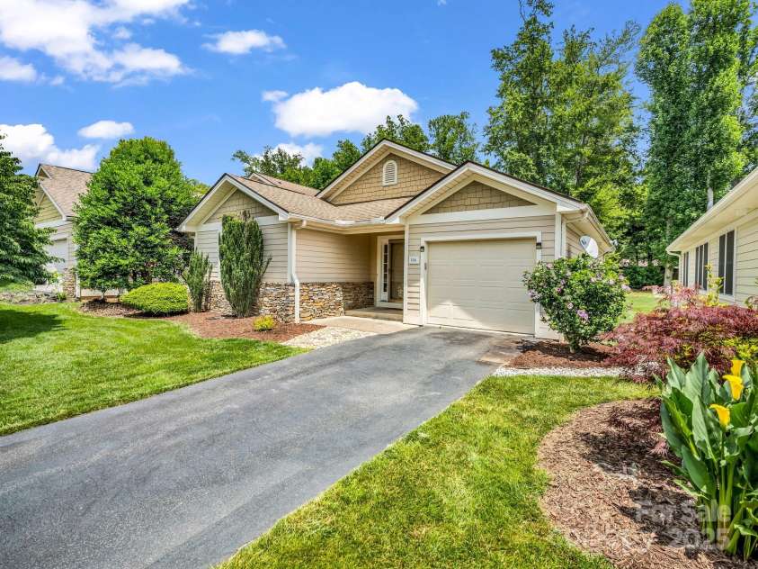 114 Fairway View Drive, Etowah, NC 28729.  MLS# CAR4270045, YatesRealty ID 21996. Welcome Home to 114 Fairway View Drive