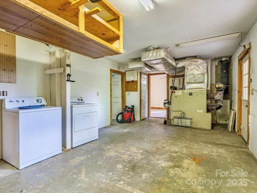 287 Sara Ridge Road, Waynesville, NC 28786.  MLS# CAR4260530, YatesRealty ID 21997. Dual fuel wood/oil furnace - perfect for off-grid living