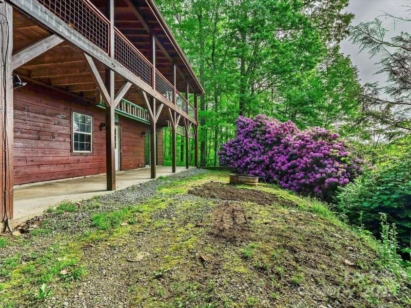287 Sara Ridge Road, Waynesville, NC 28786.  MLS# CAR4260530, YatesRealty ID 21997. Exterior access for lower level bonus room